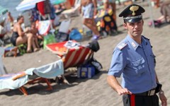 carabinieri_spiaggia_ansa.jpg